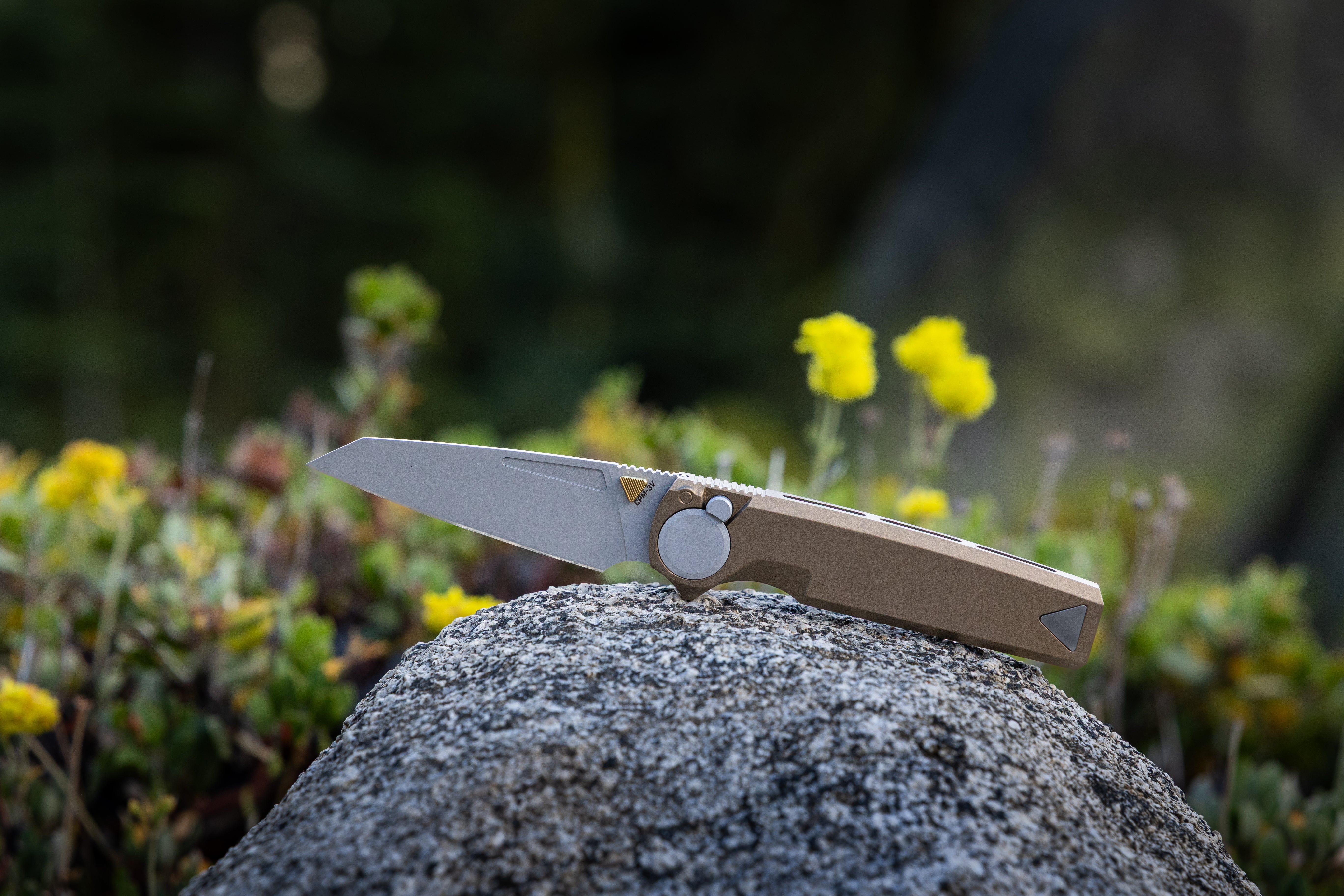 RMX™ Thumbstud Reverse Tanto, CPM-3V